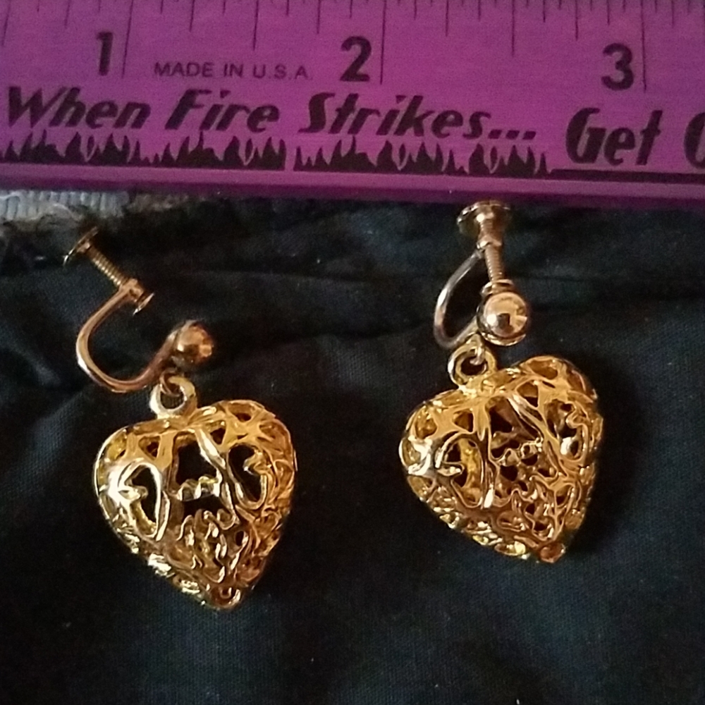 Gold hollow dangle heart clip ons.